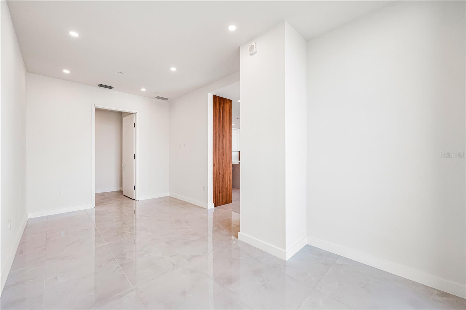 111 GOLDEN GATE PT #701PH