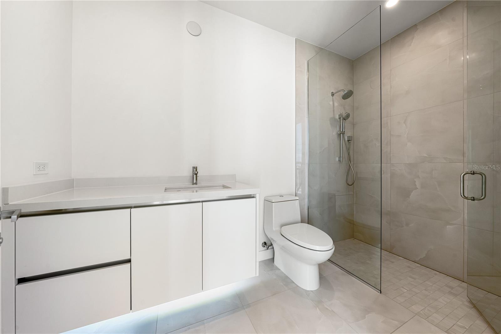 111 GOLDEN GATE PT #701PH