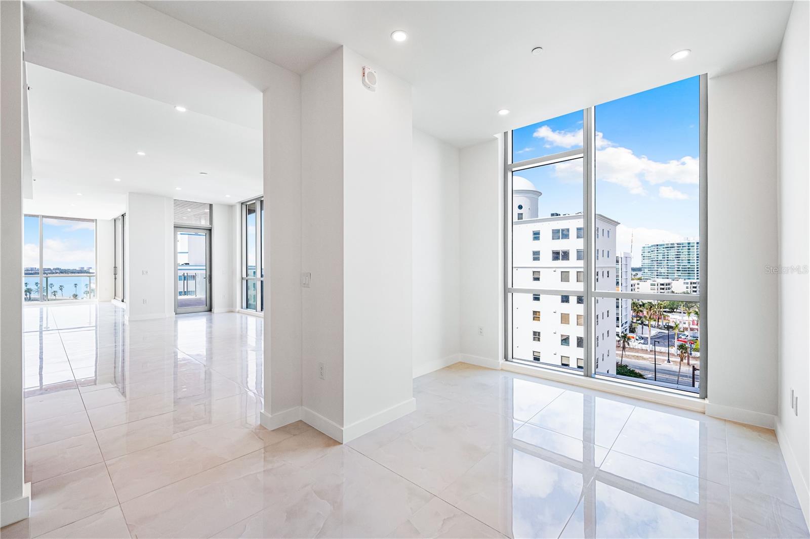 111 GOLDEN GATE PT #701PH