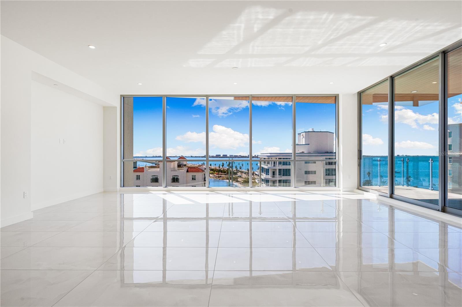 111 GOLDEN GATE PT #701PH