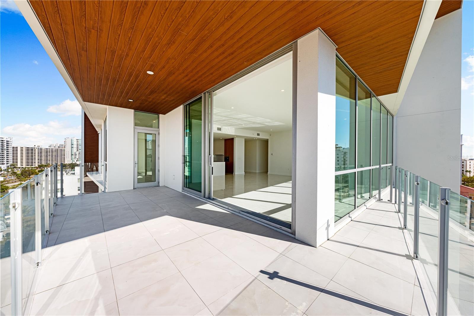 111 GOLDEN GATE PT #701PH