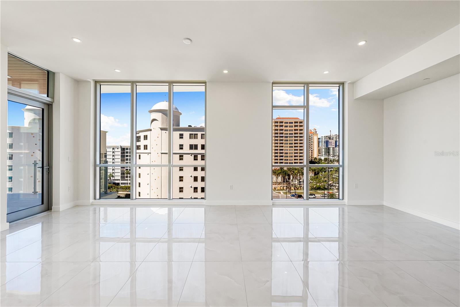 111 GOLDEN GATE PT #701PH