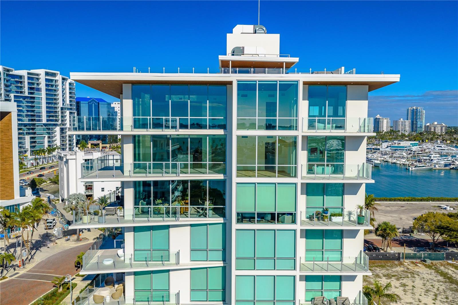 111 GOLDEN GATE PT #701PH