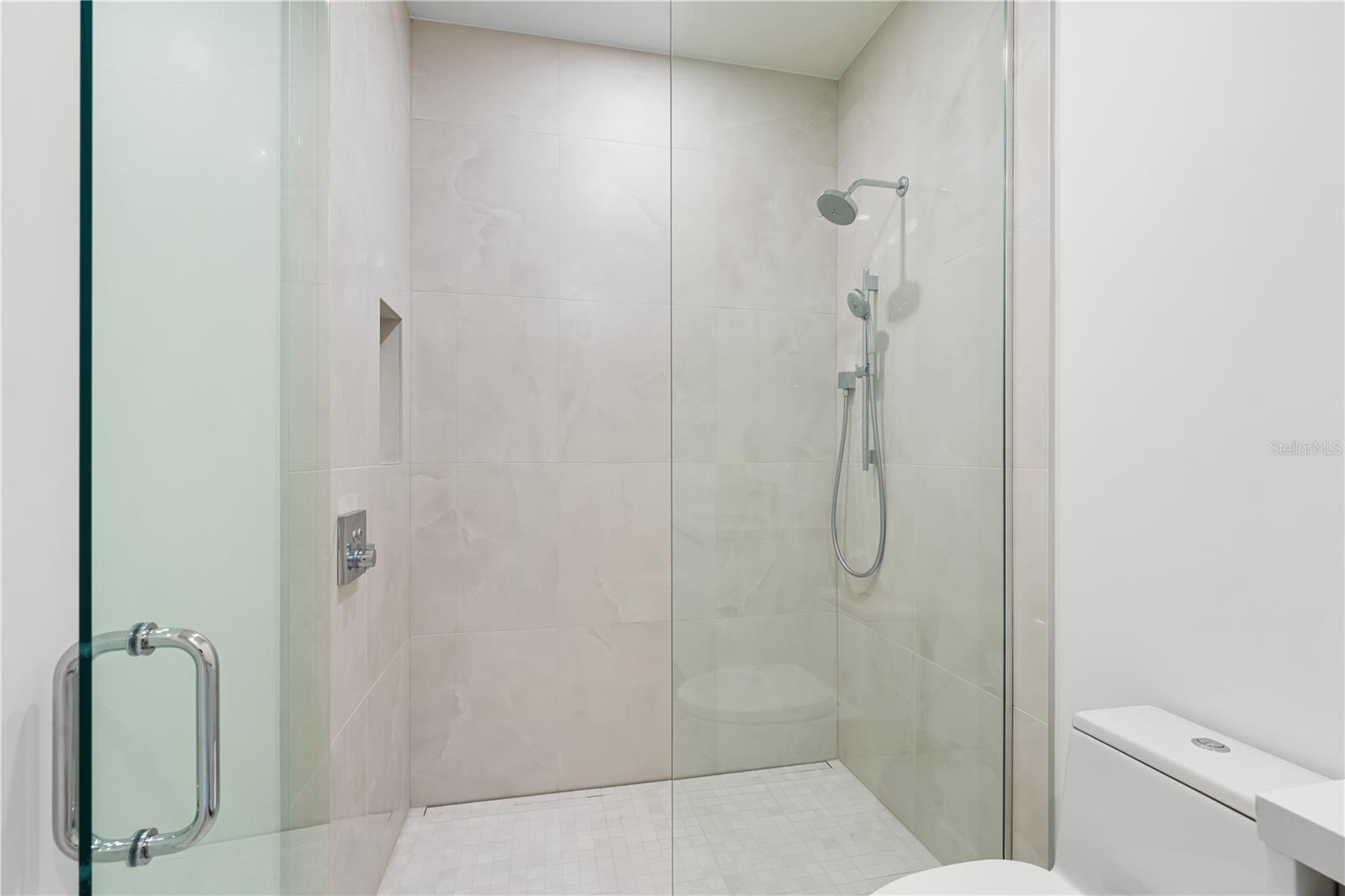 111 GOLDEN GATE PT #701PH