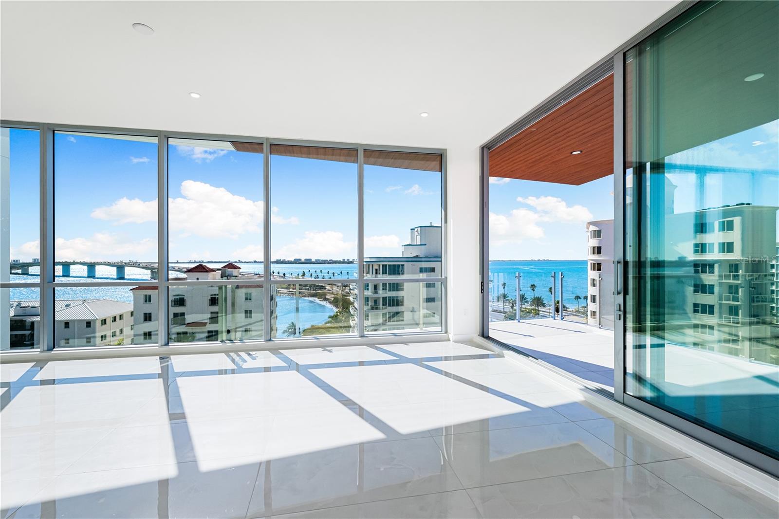 111 GOLDEN GATE PT #701PH