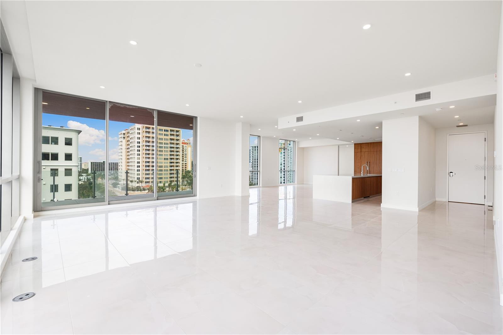 111 GOLDEN GATE PT #701PH