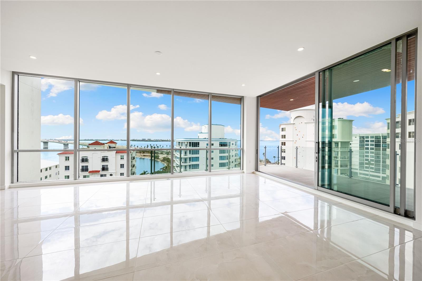 111 GOLDEN GATE PT #701PH