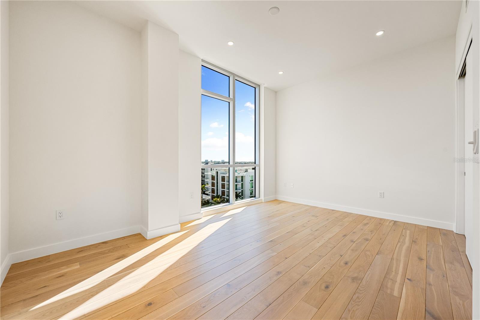 111 GOLDEN GATE PT #701PH