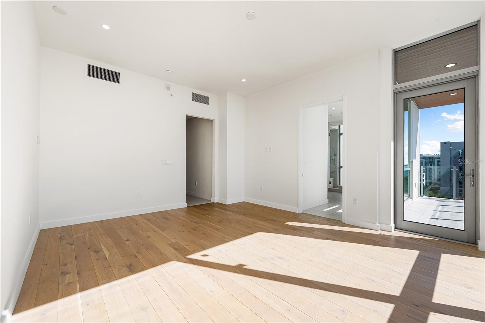 111 GOLDEN GATE PT #701PH