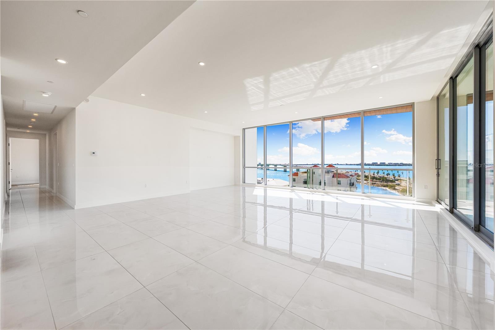 111 GOLDEN GATE PT #701PH