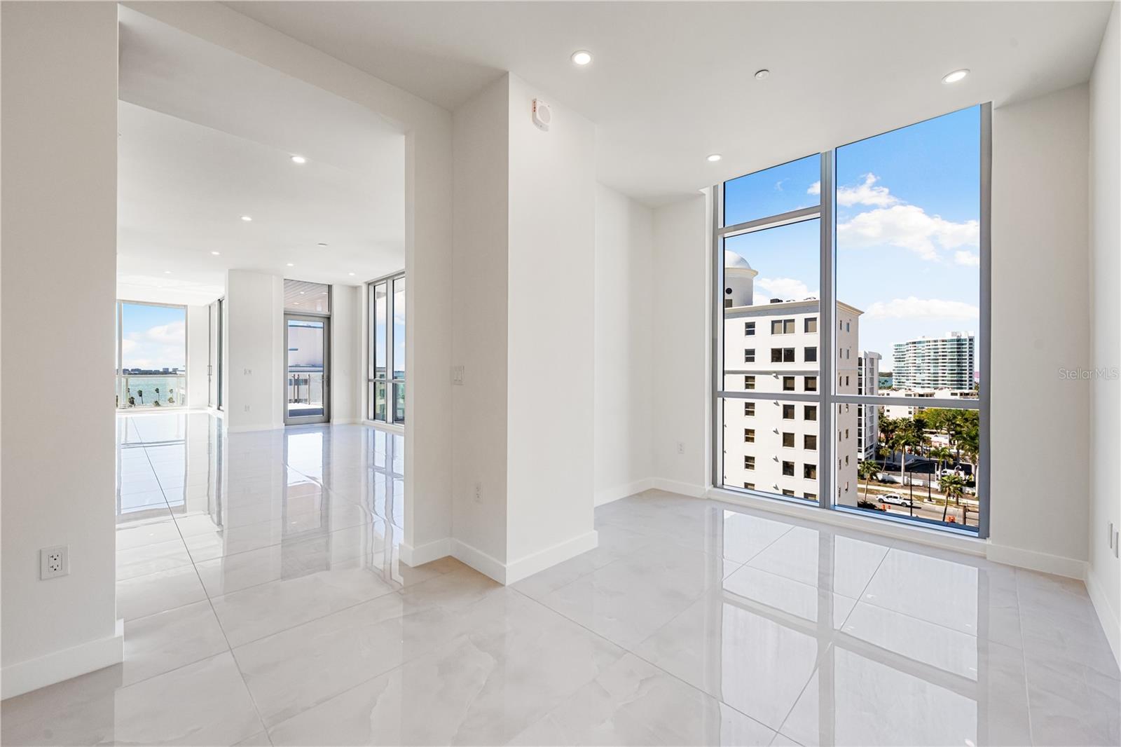 111 GOLDEN GATE PT #701PH