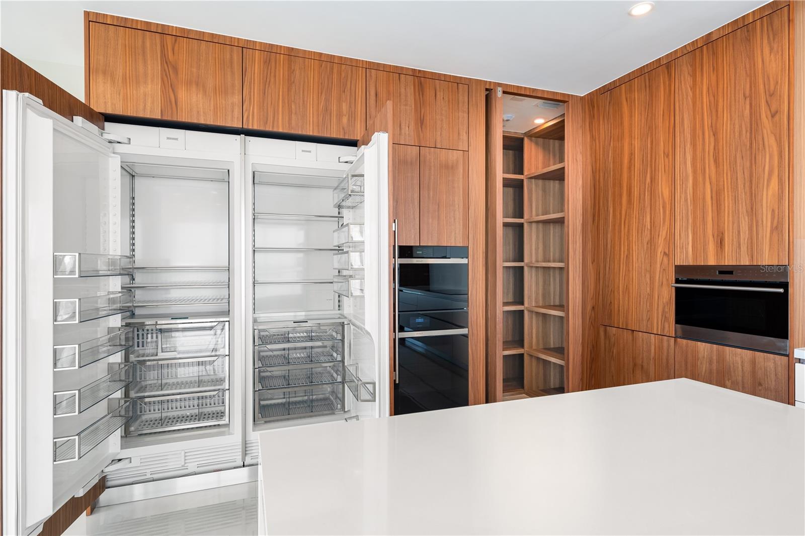 111 GOLDEN GATE PT #701PH