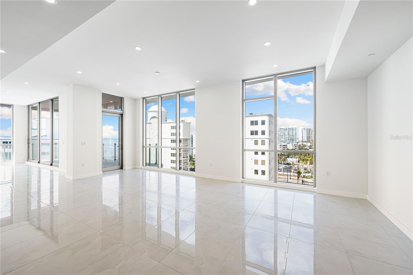 111 GOLDEN GATE PT #701PH