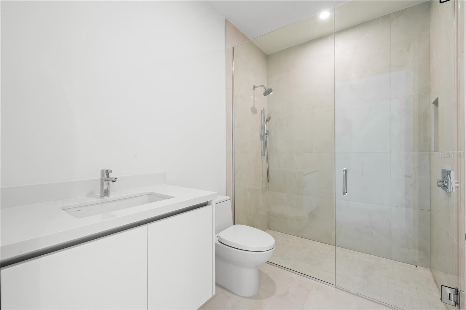 111 GOLDEN GATE PT #701PH