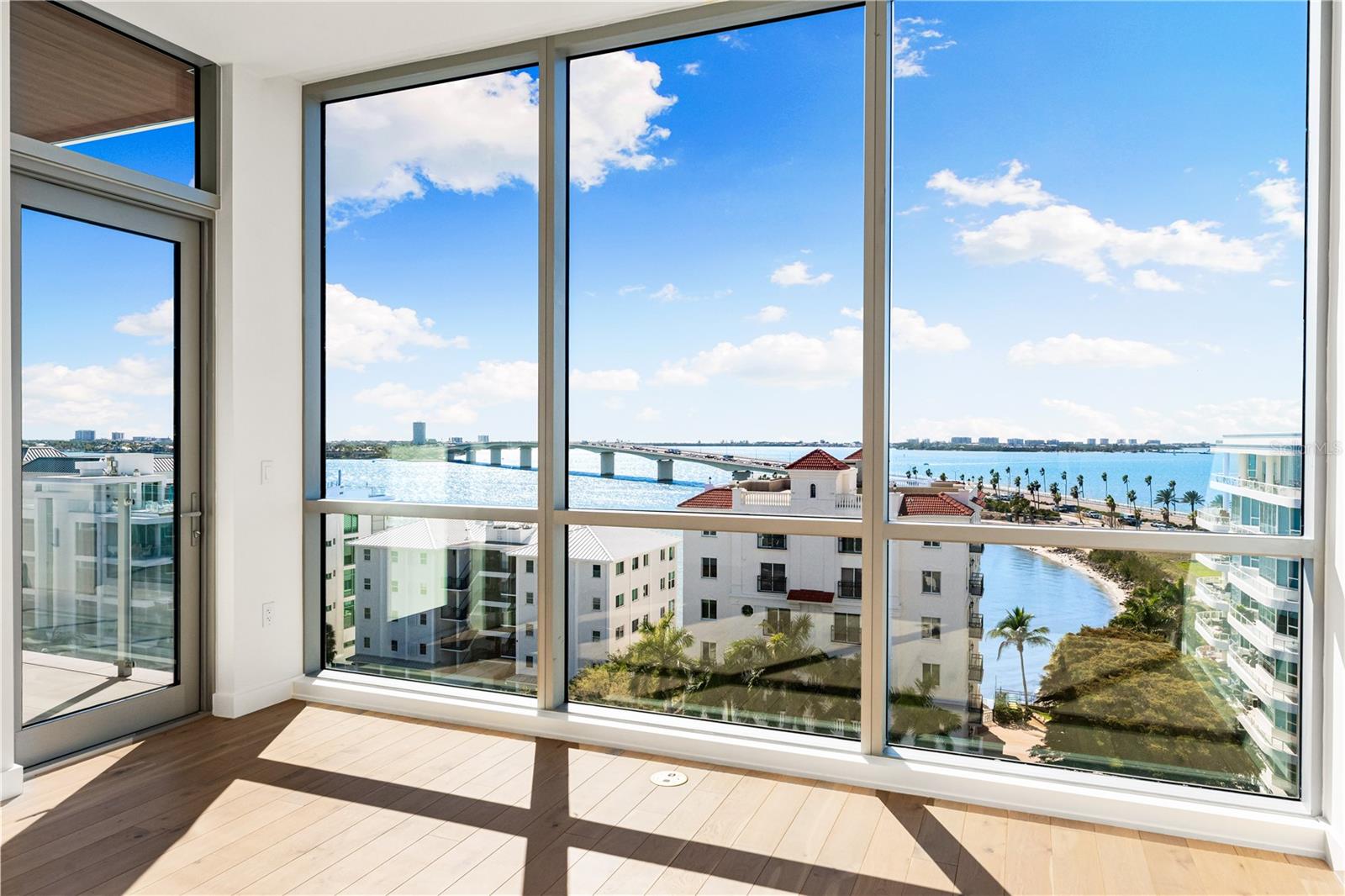 111 GOLDEN GATE PT #701PH