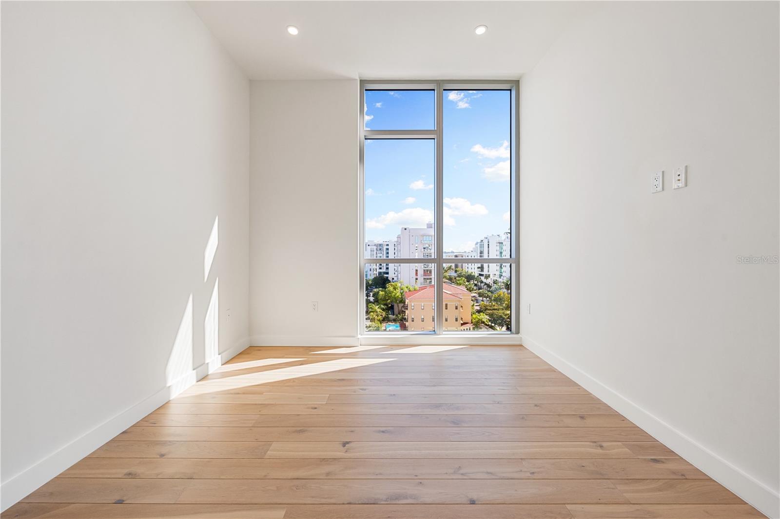 111 GOLDEN GATE PT #701PH