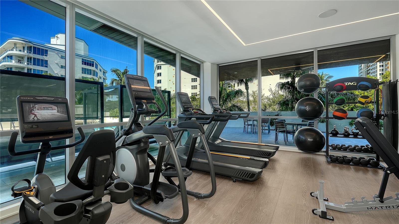 111 GOLDEN GATE PT #701PH