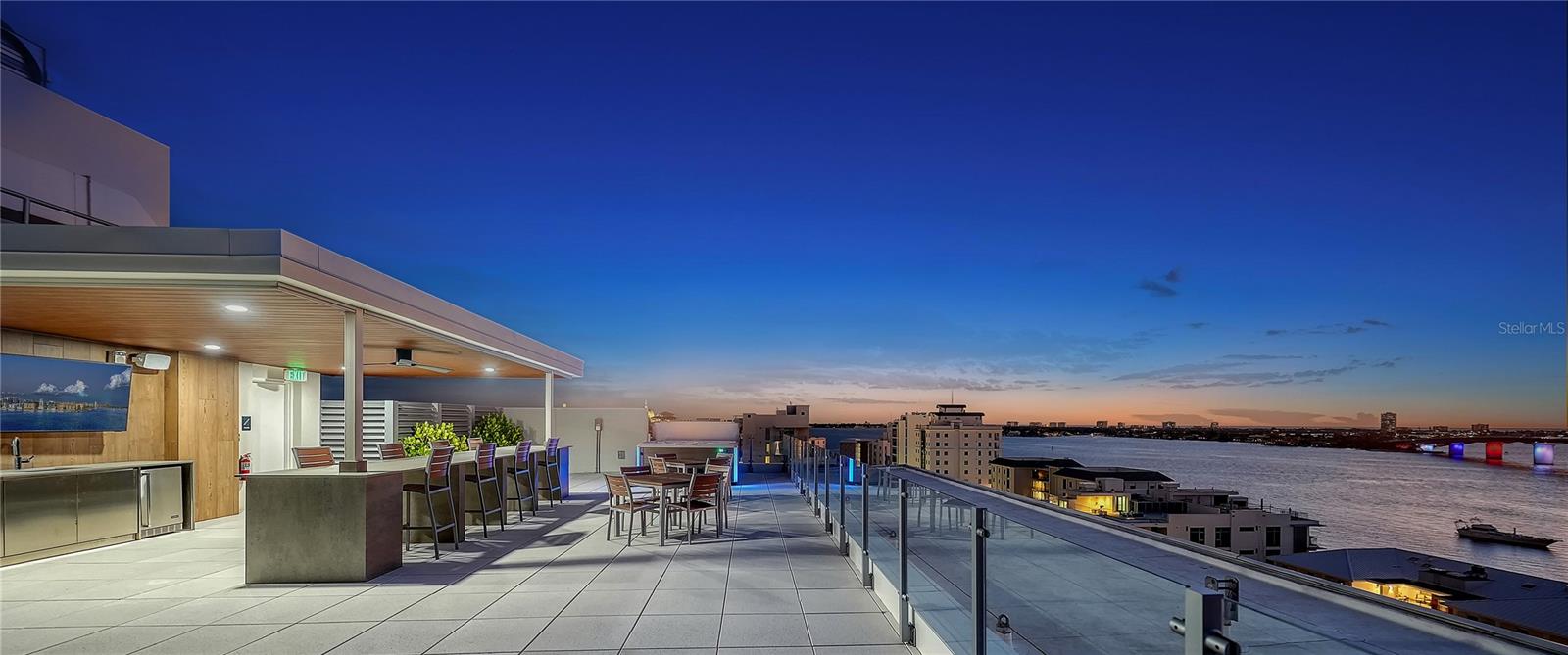 111 GOLDEN GATE PT #701PH