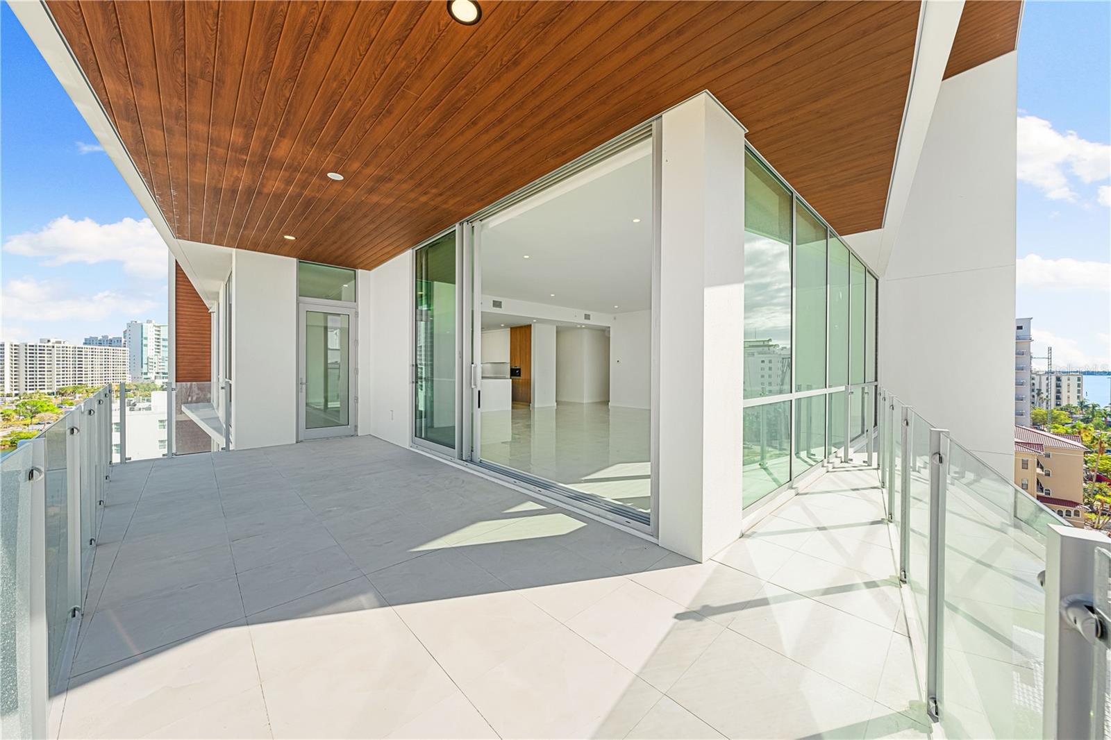 111 GOLDEN GATE PT #701PH