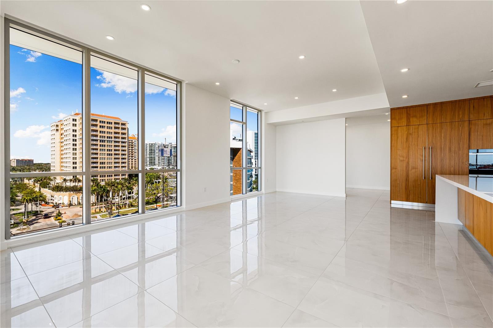 111 GOLDEN GATE PT #701PH