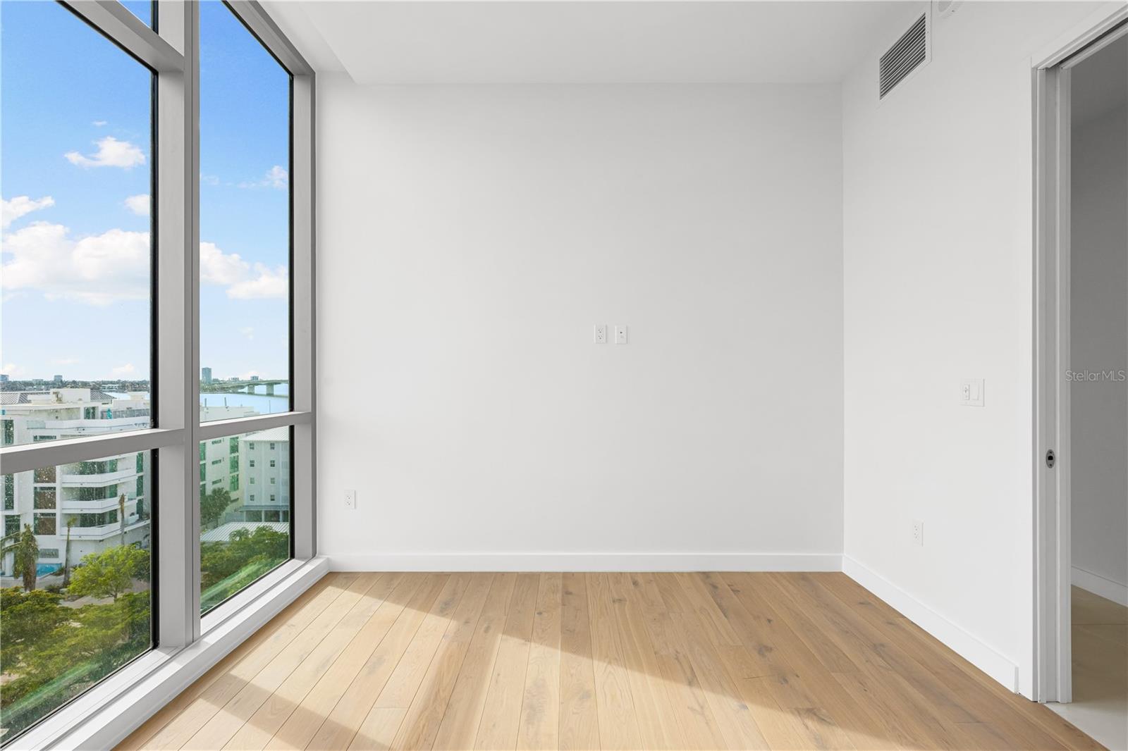 111 GOLDEN GATE PT #701PH