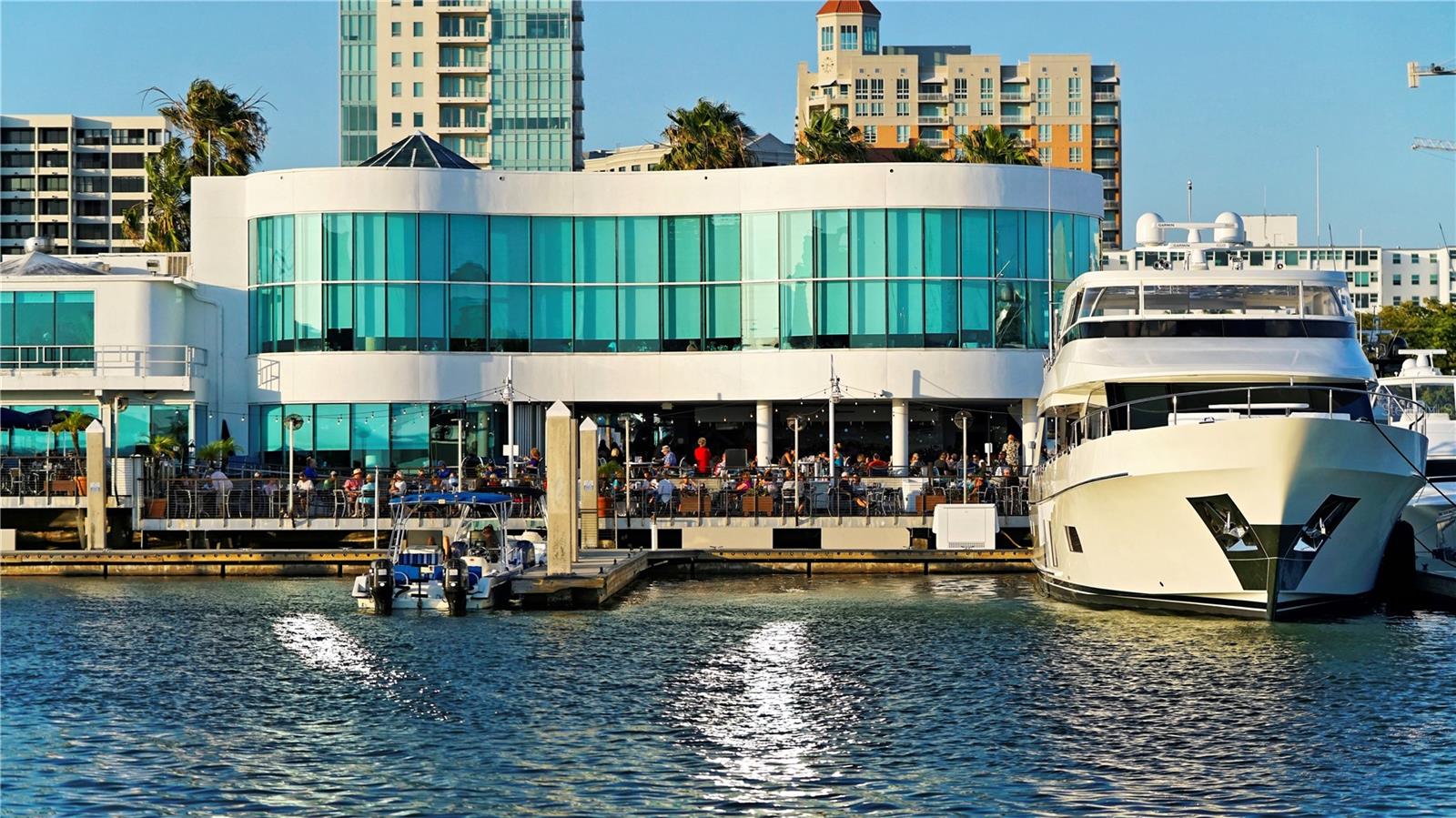 111 GOLDEN GATE PT #403
