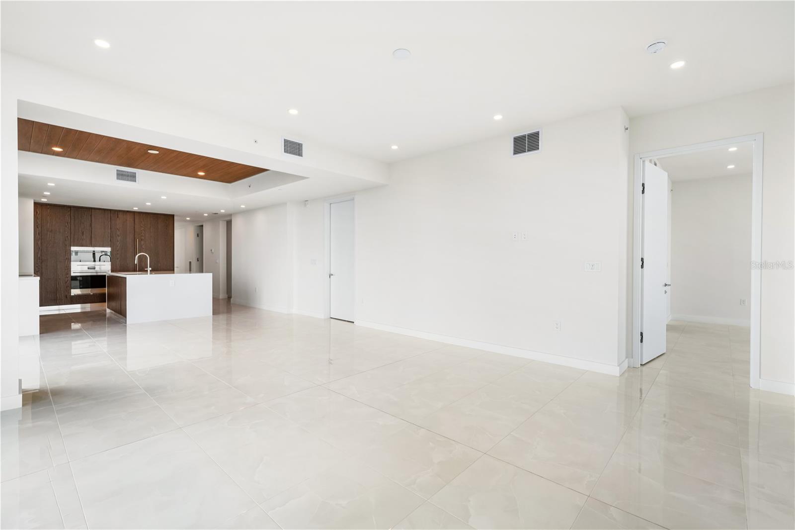 111 GOLDEN GATE PT #403