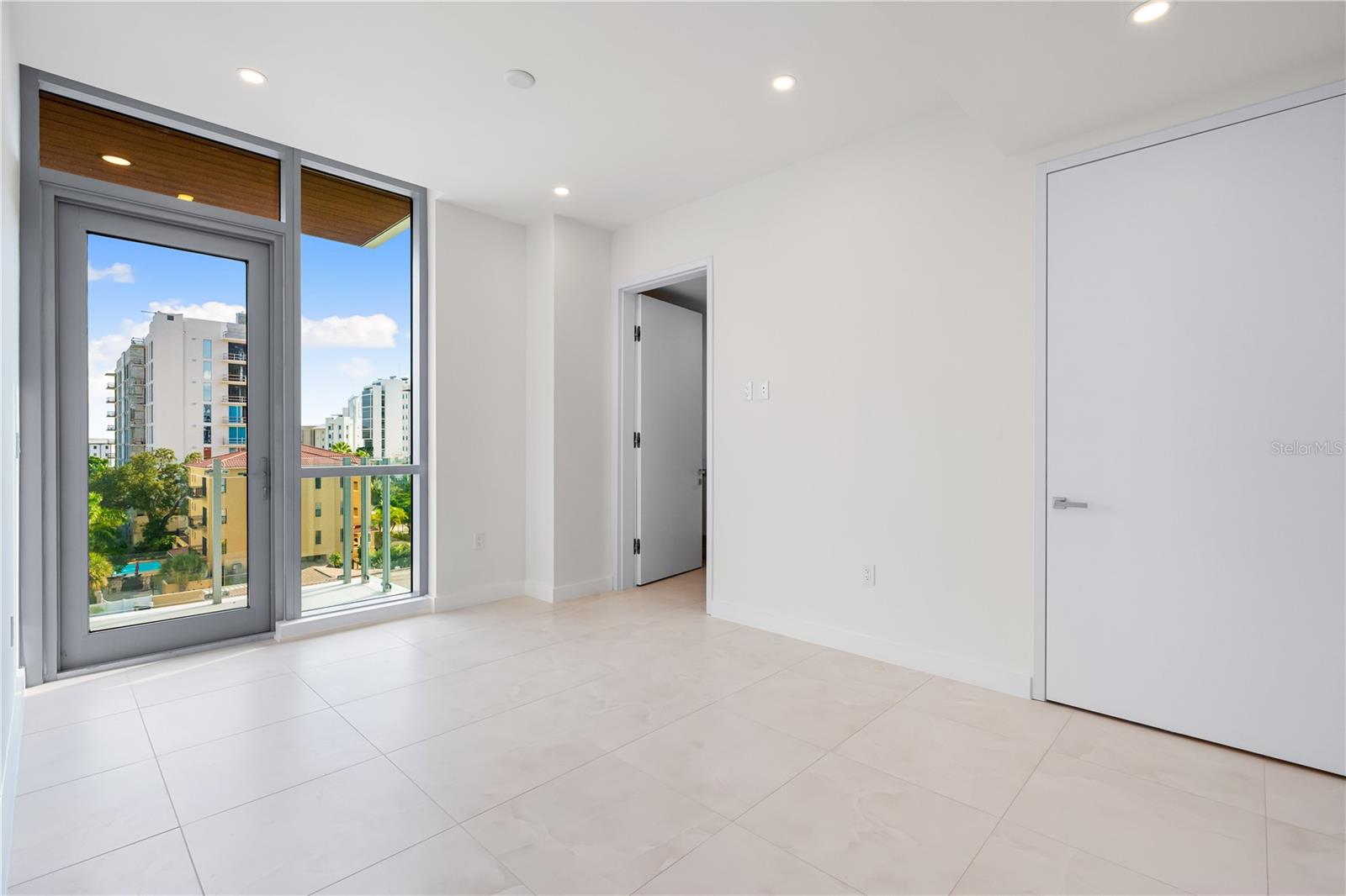 111 GOLDEN GATE PT #403