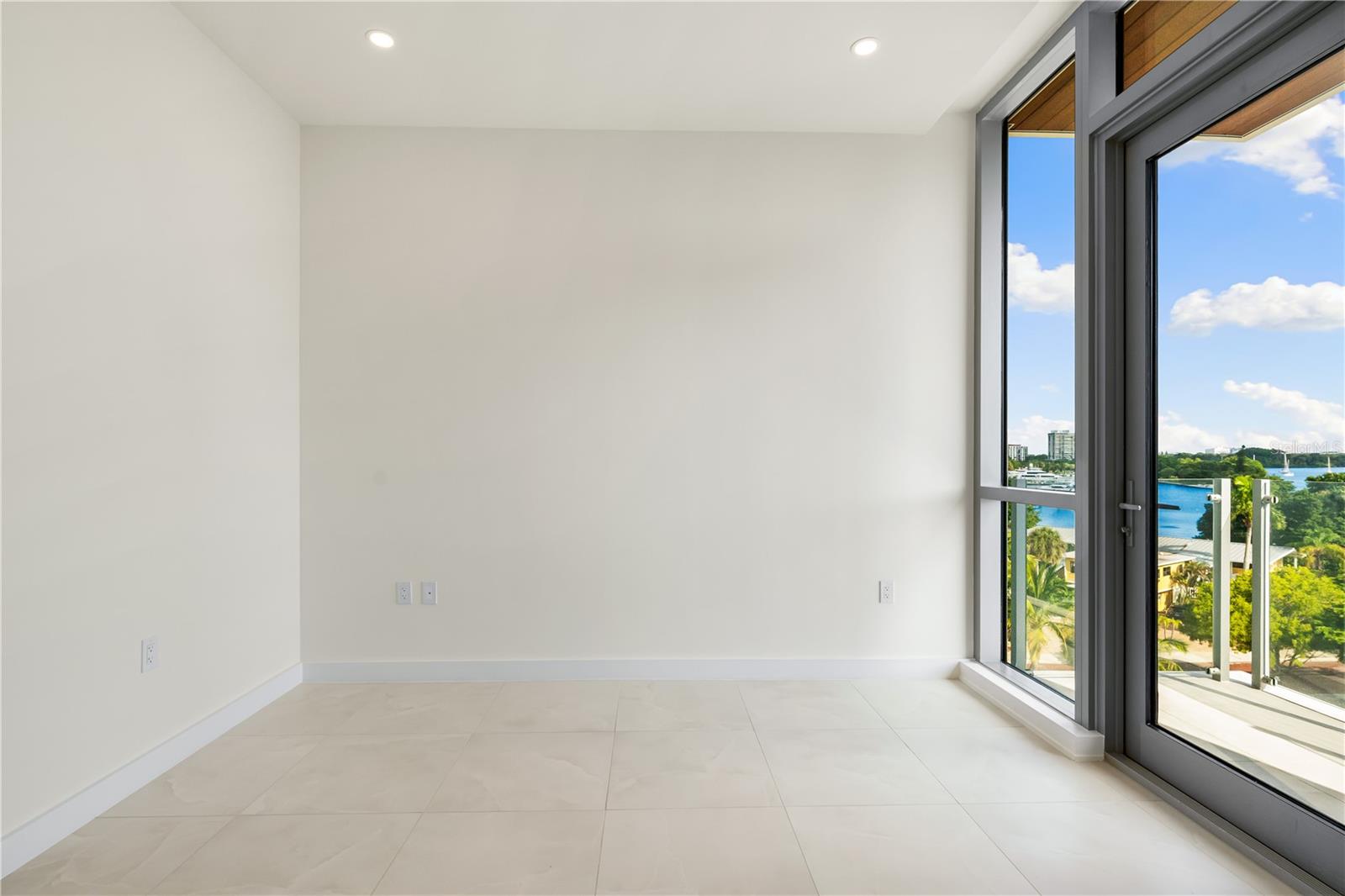 111 GOLDEN GATE PT #403