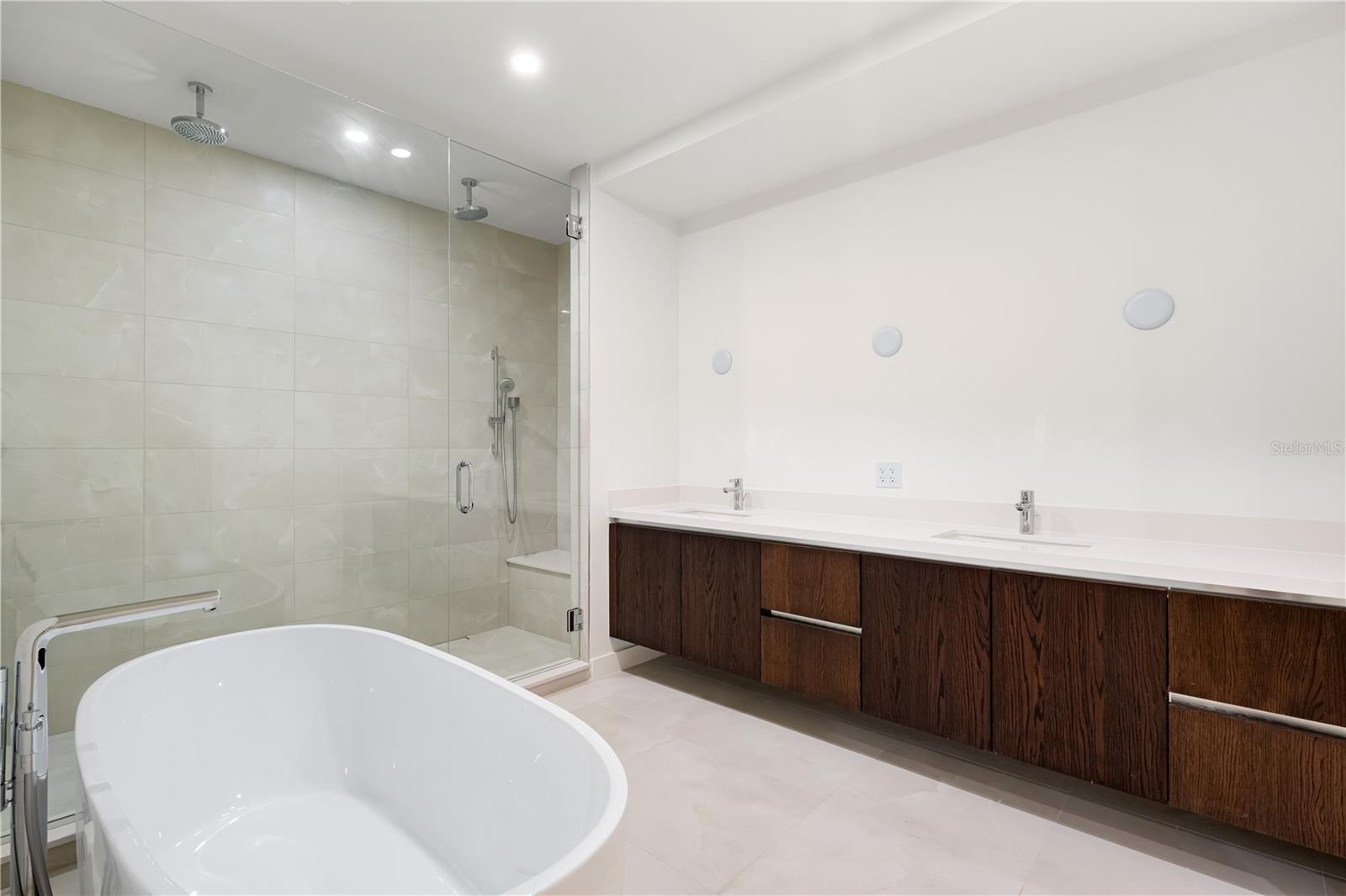 111 GOLDEN GATE PT #403