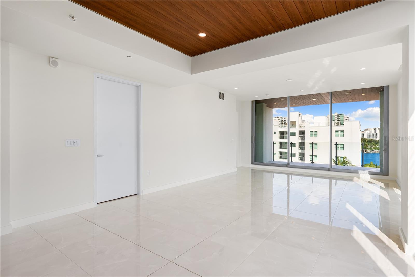 111 GOLDEN GATE PT #403