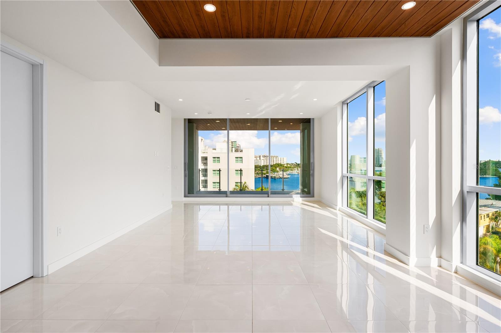 111 GOLDEN GATE PT #403