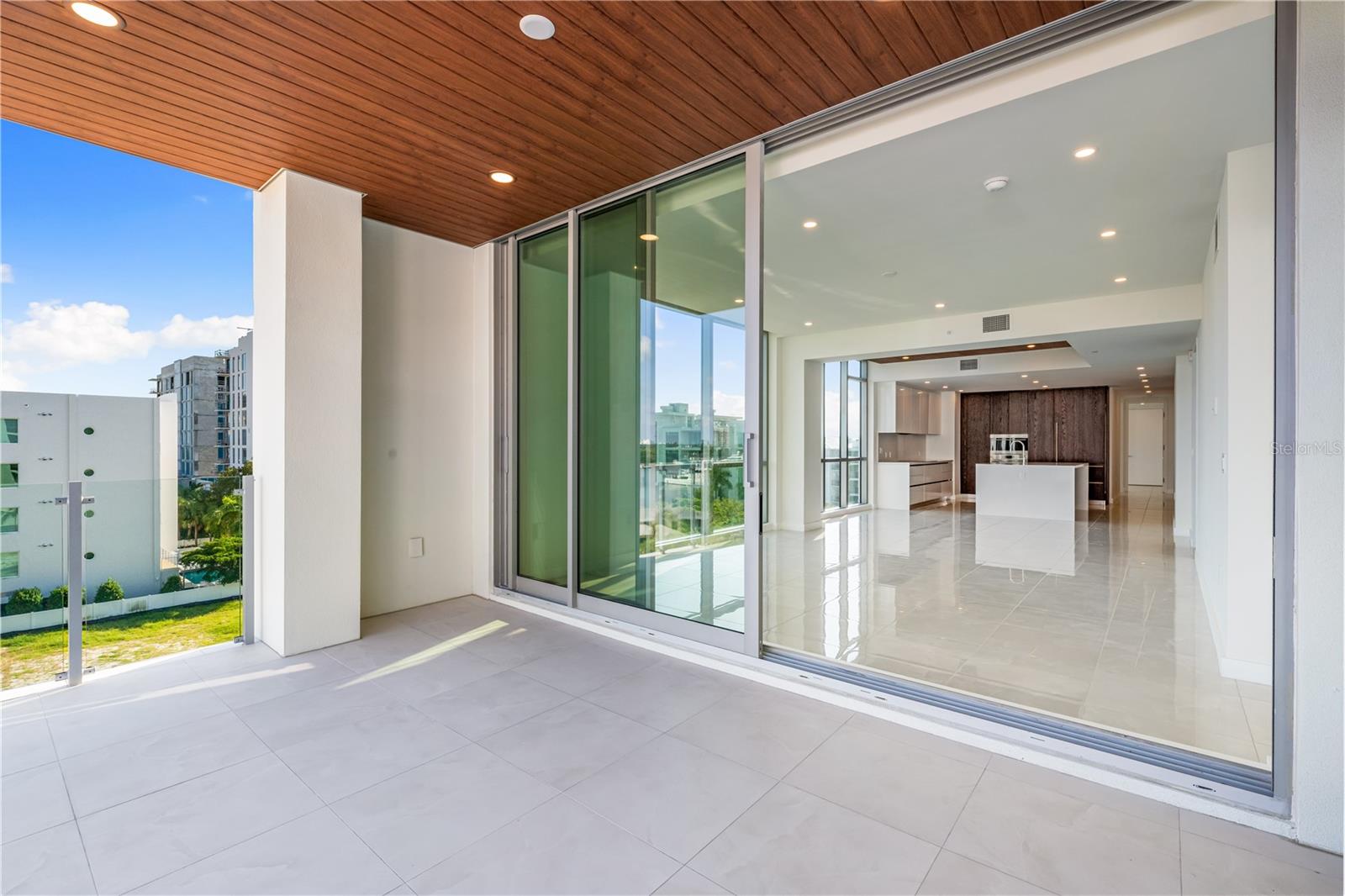 111 GOLDEN GATE PT #403