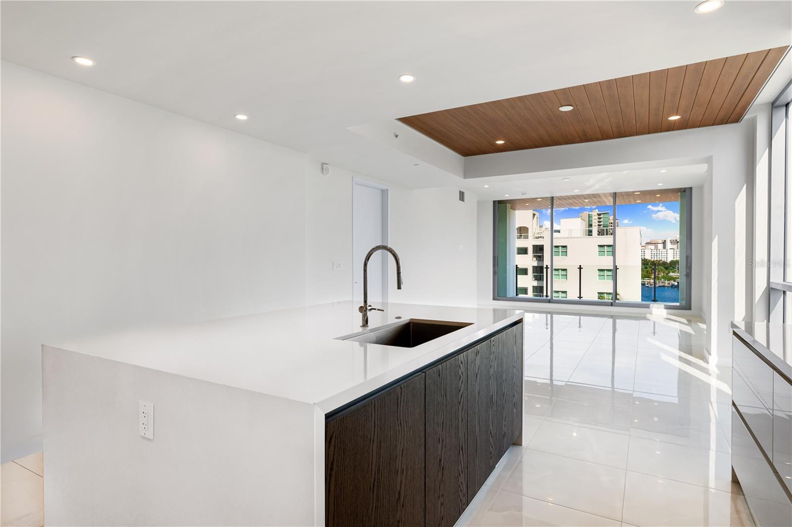 111 GOLDEN GATE PT #403