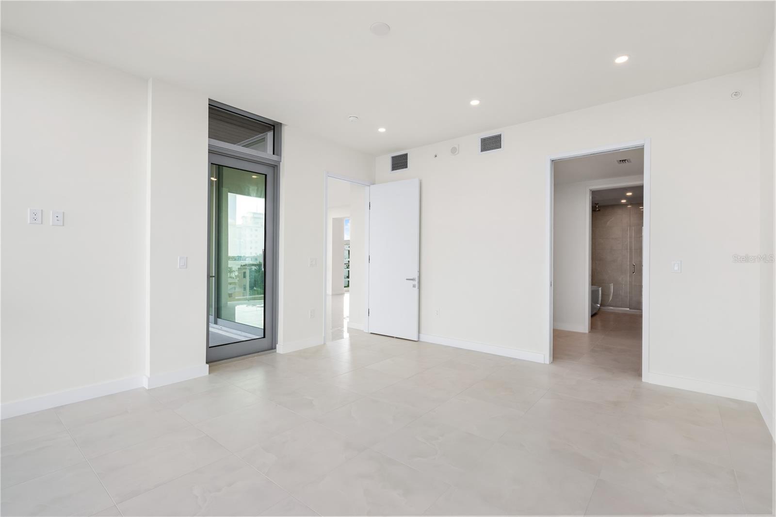 111 GOLDEN GATE PT #403