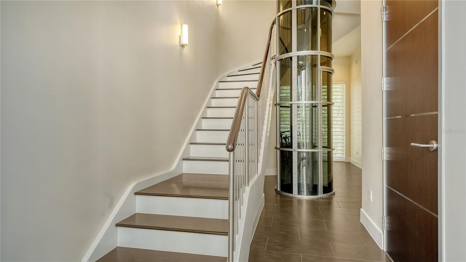 211 COSMOPOLITAN CT #211