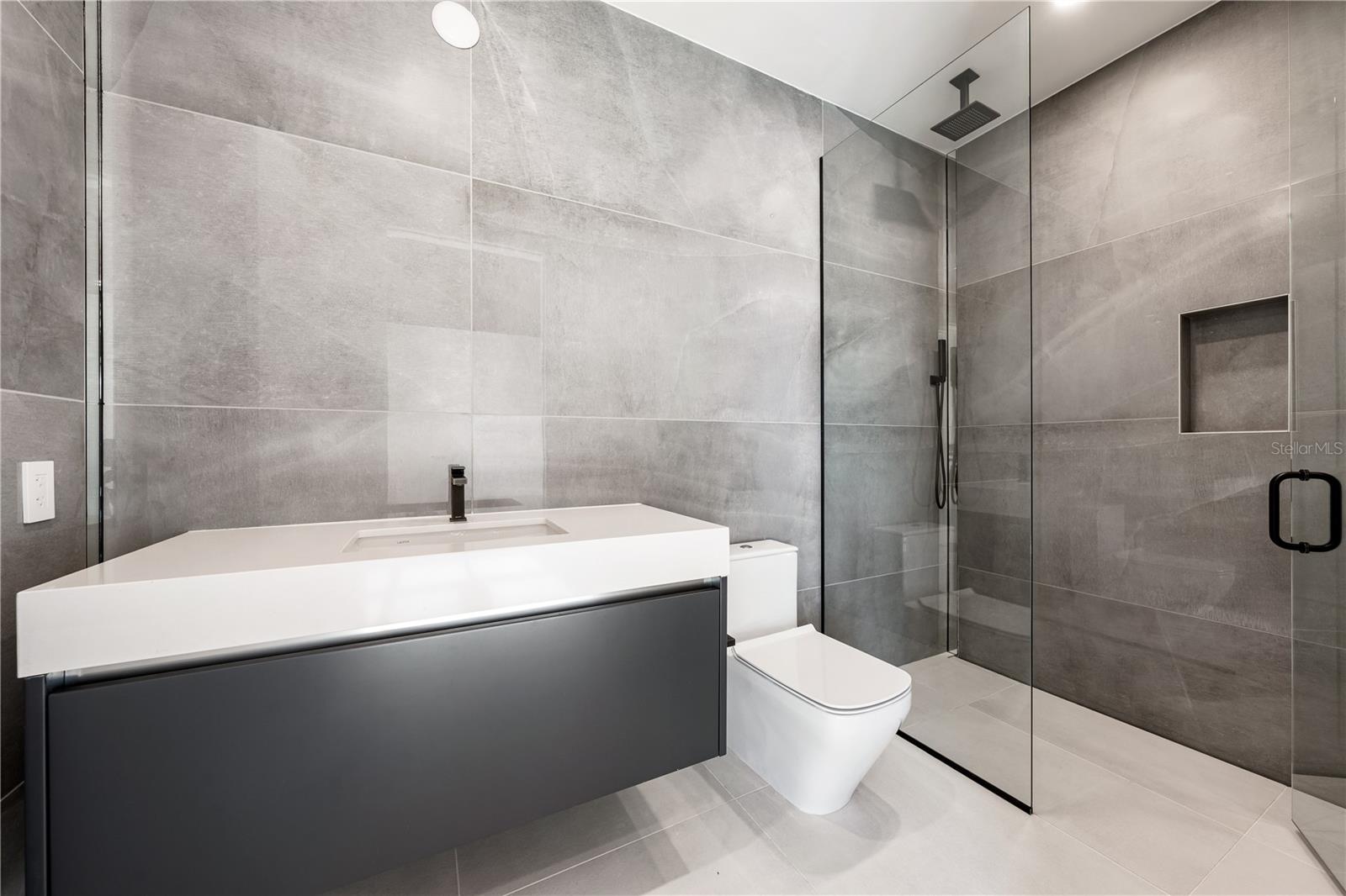 111 GOLDEN GATE PT #801PH