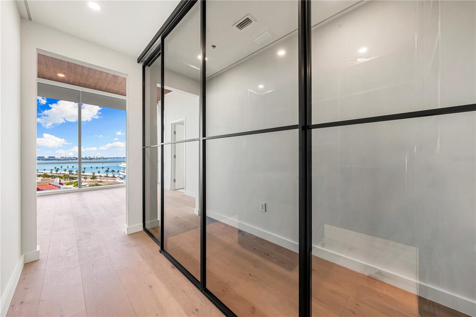 111 GOLDEN GATE PT #801PH