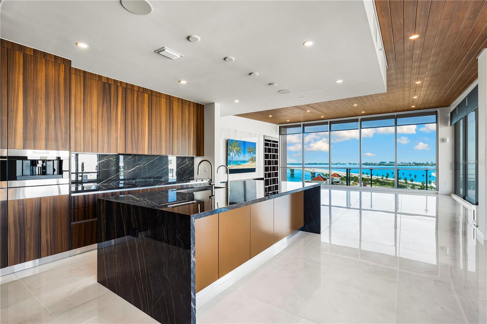 111 GOLDEN GATE PT #801PH