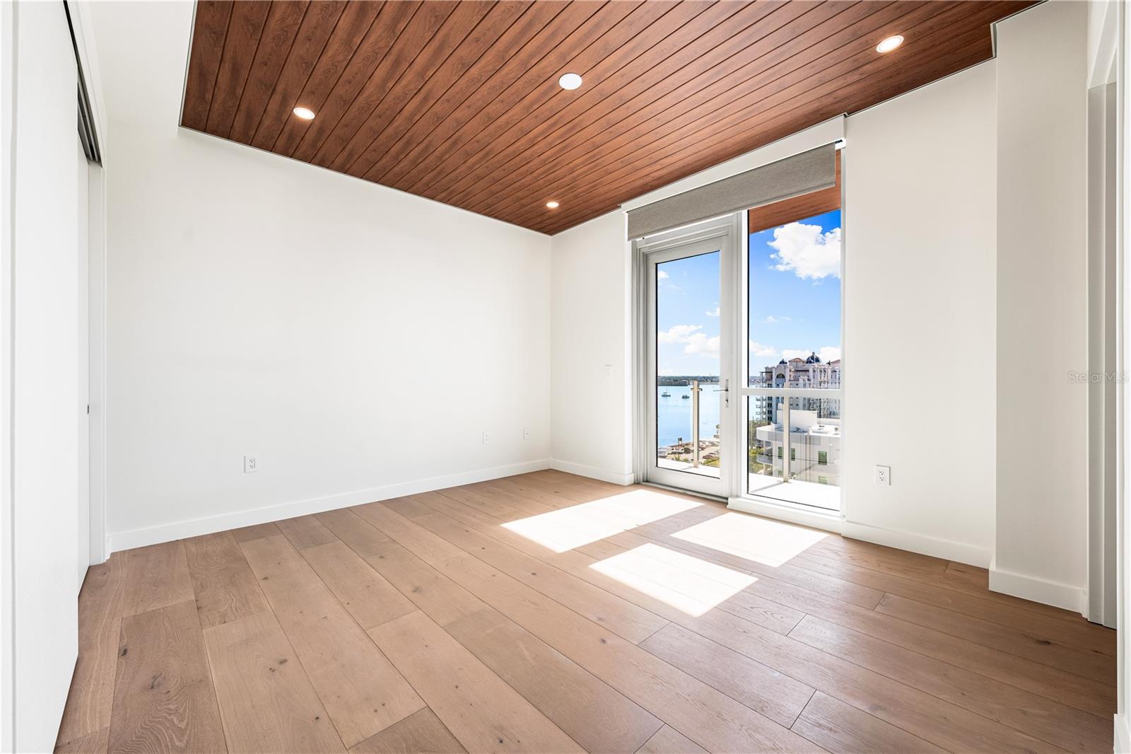 111 GOLDEN GATE PT #801PH