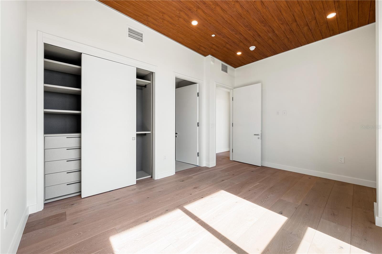 111 GOLDEN GATE PT #801PH