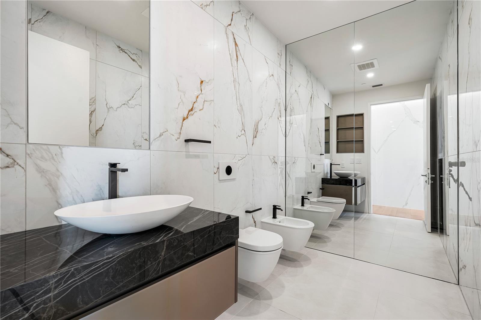 111 GOLDEN GATE PT #801PH