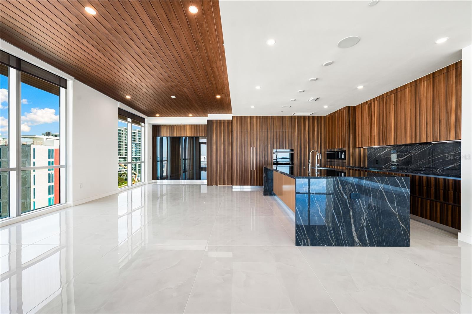 111 GOLDEN GATE PT #801PH