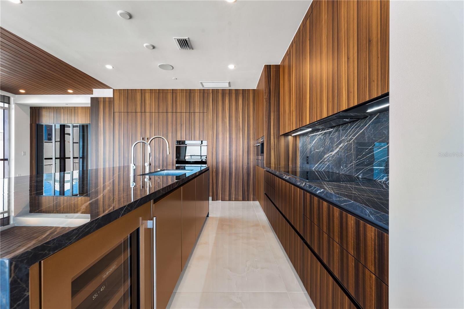 111 GOLDEN GATE PT #801PH