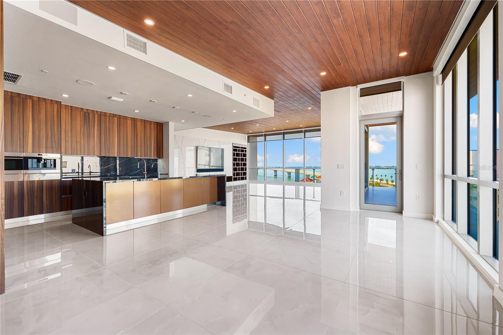 111 GOLDEN GATE PT #801PH