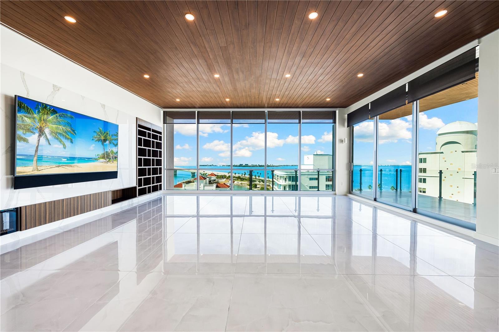 111 GOLDEN GATE PT #801PH