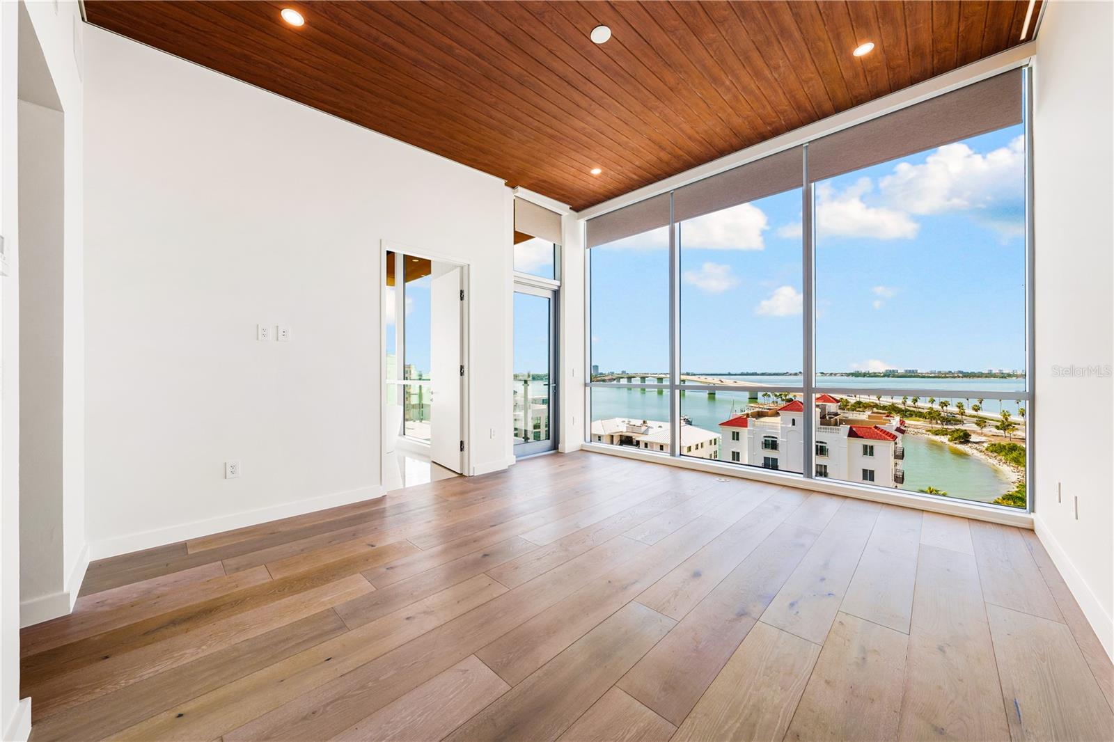 111 GOLDEN GATE PT #801PH
