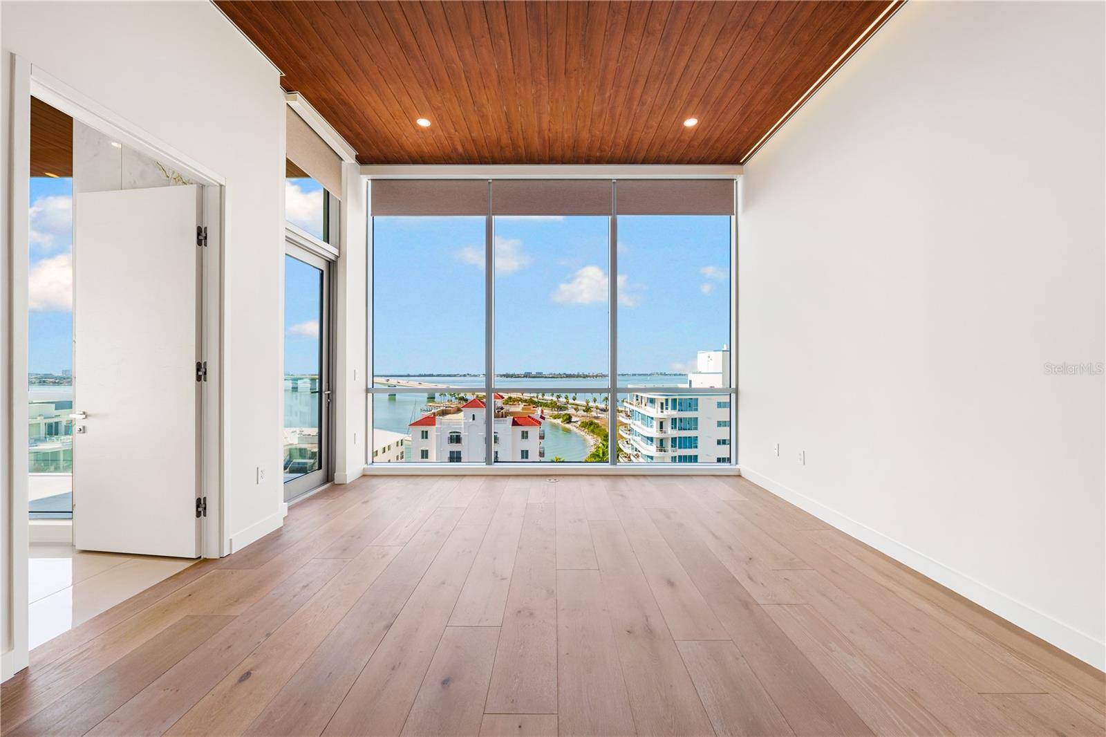 111 GOLDEN GATE PT #801PH