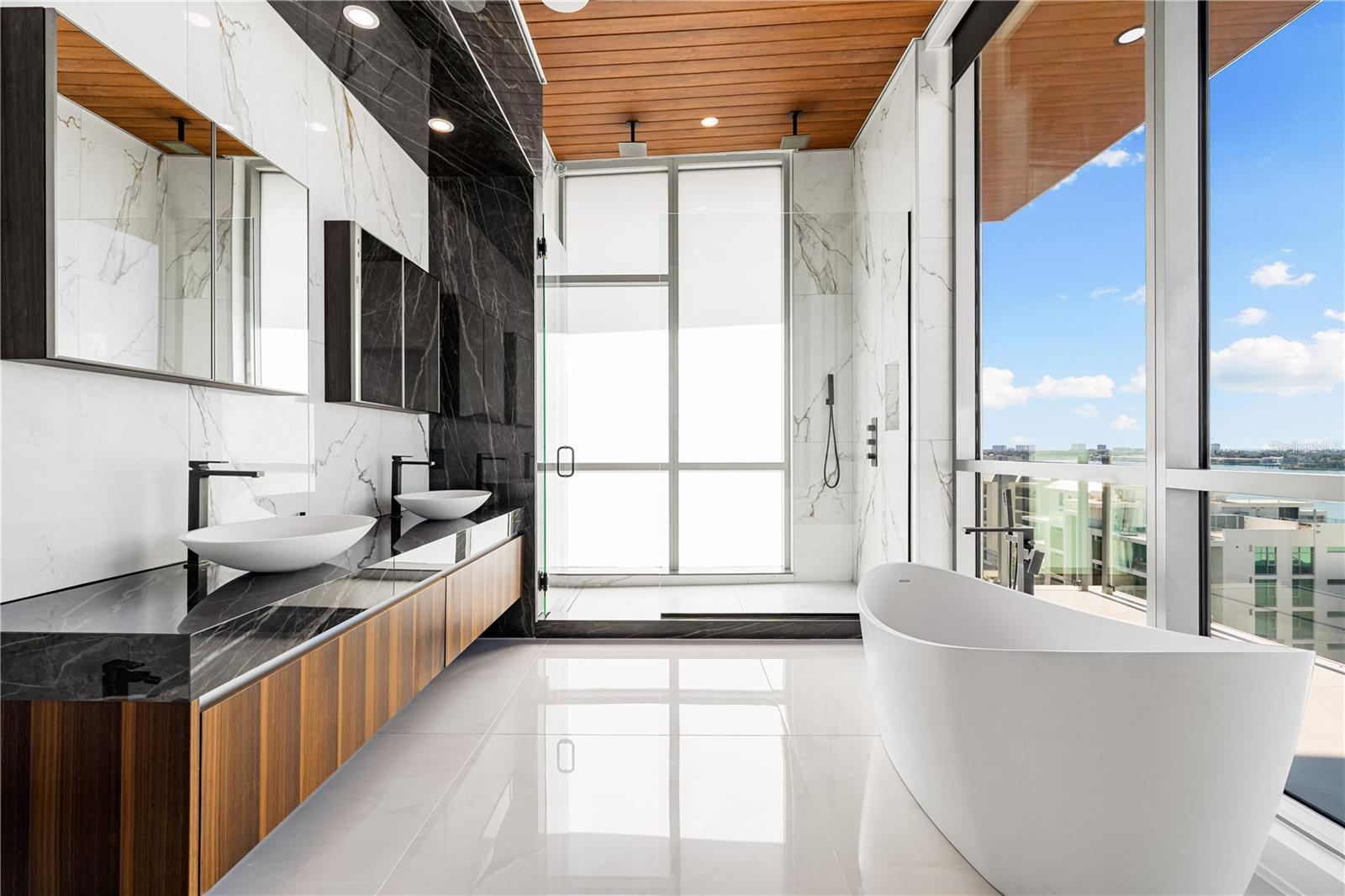 111 GOLDEN GATE PT #801PH