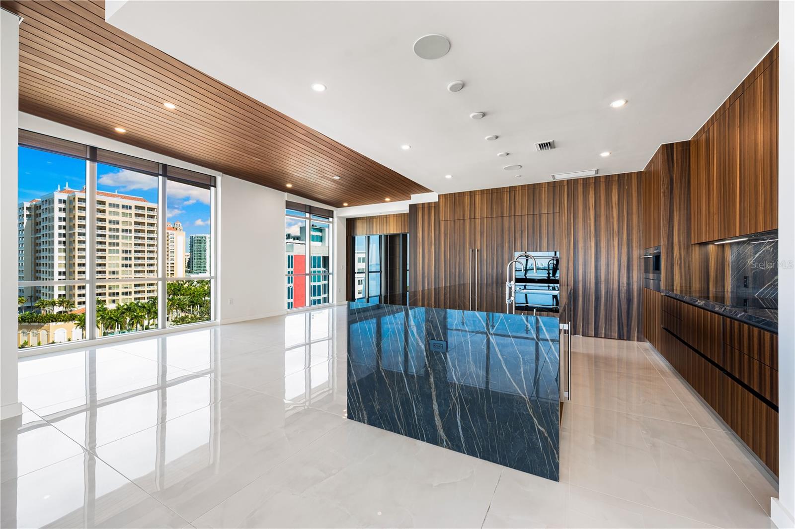 111 GOLDEN GATE PT #801PH